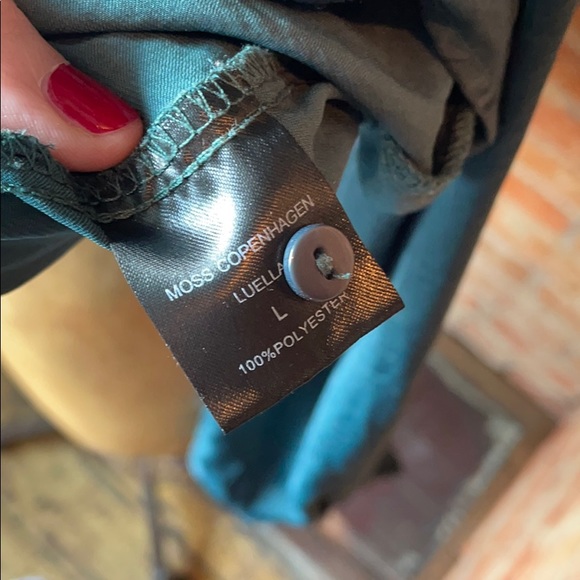 Silky evergreen blouse - Picture 4 of 4